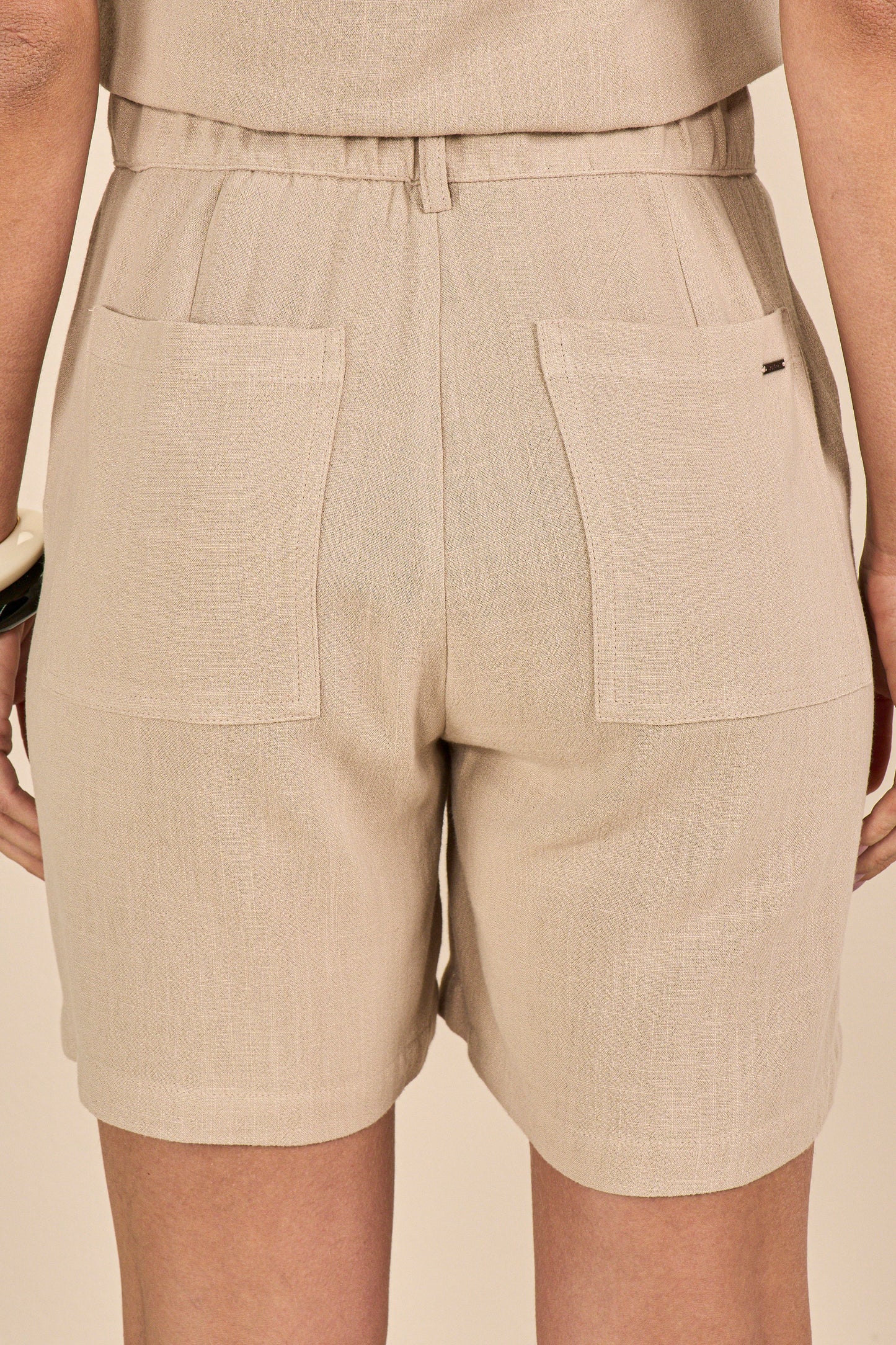 conjunto viscose regata com botões e bermuda midi com elástico