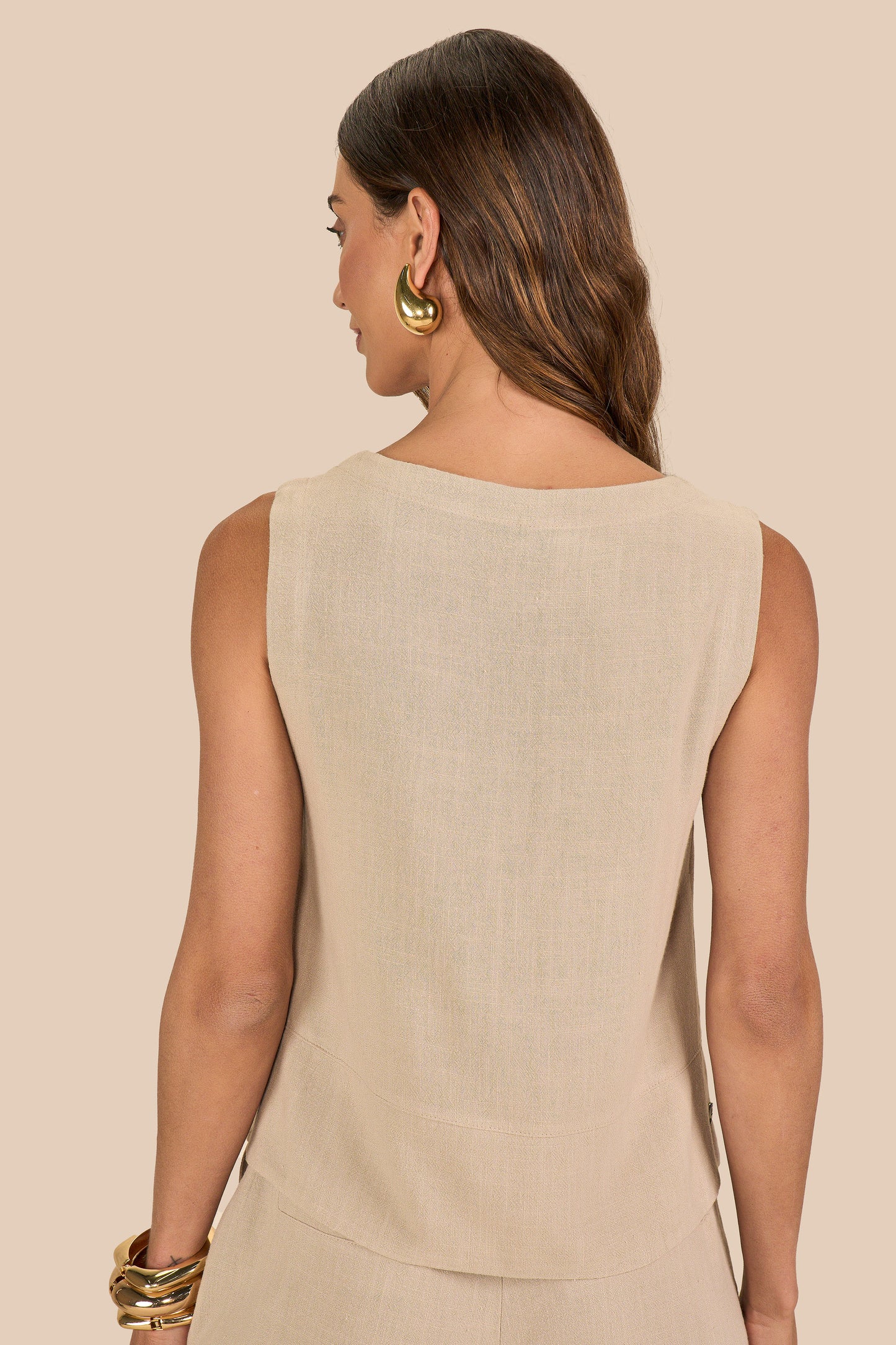 conjunto viscose blusa sem manga e calça mom com friso