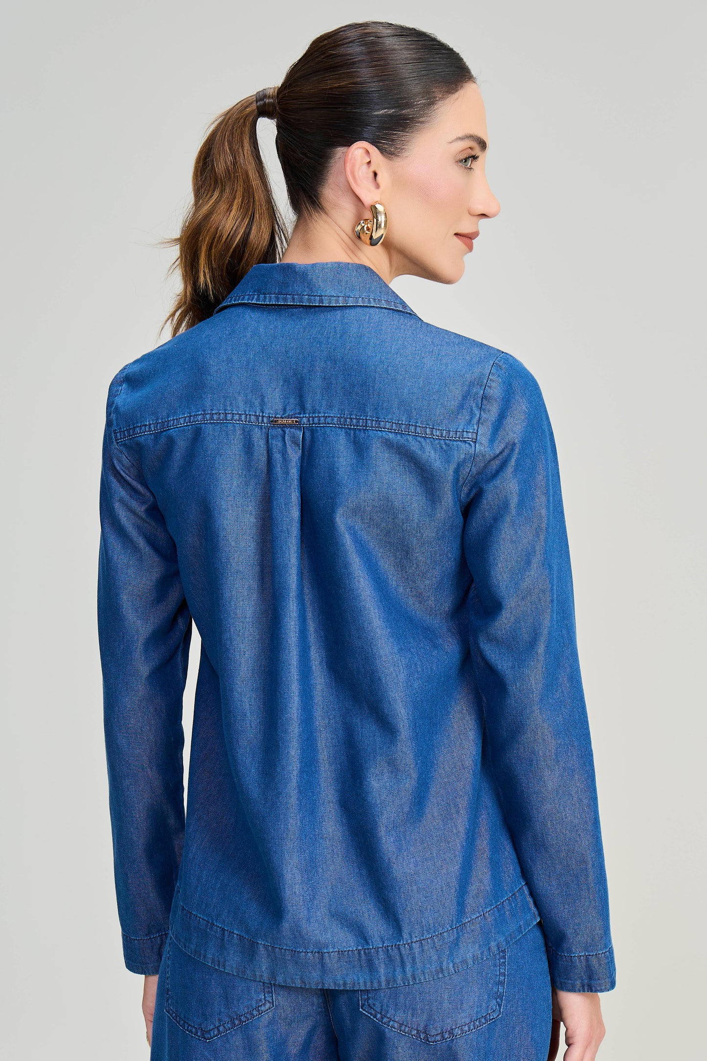 conjunto jeans camisa manga longa e calça mom