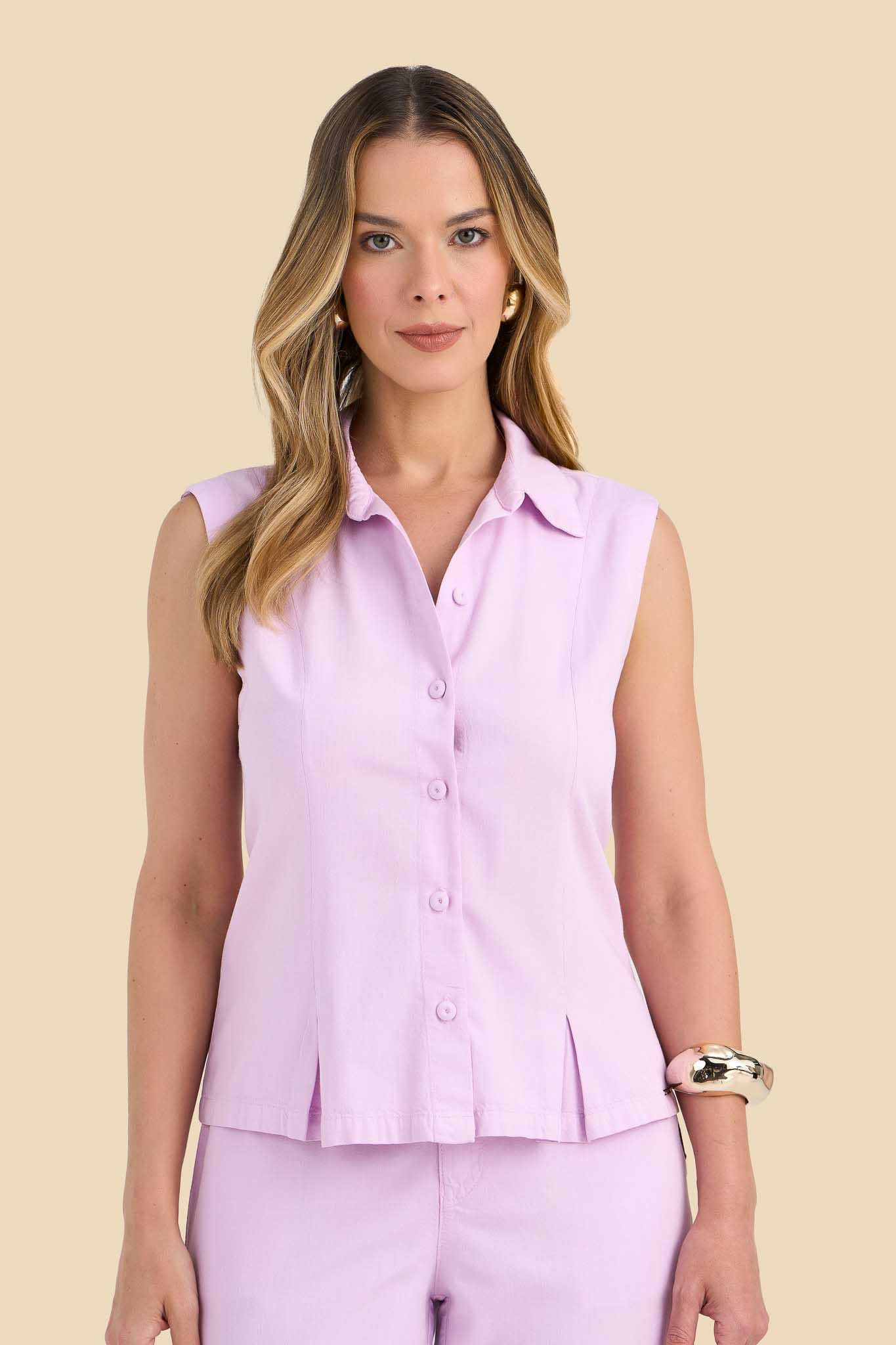 conjunto sarja camisa sem manga e calça reta com cós de elástico