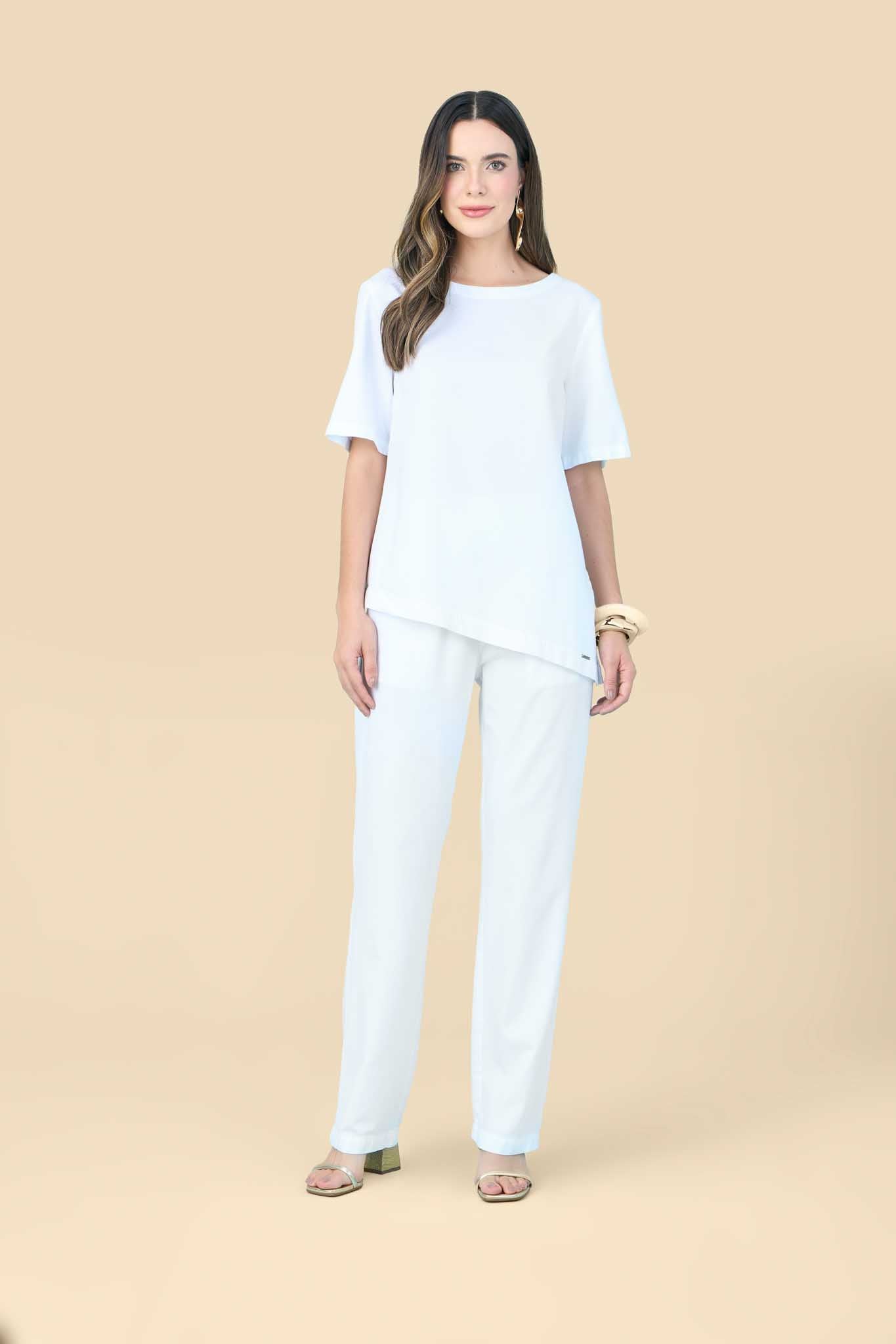 conjunto sarja blusa com assimetria e calça reta cós de elástico