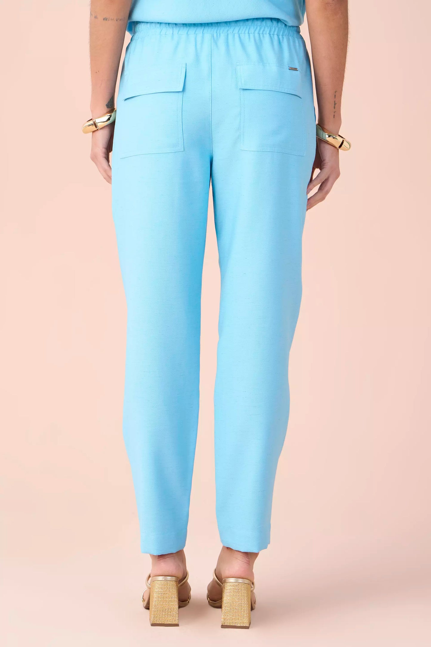conjunto viscose regata alça com elástico e calça mom cintura intermediária