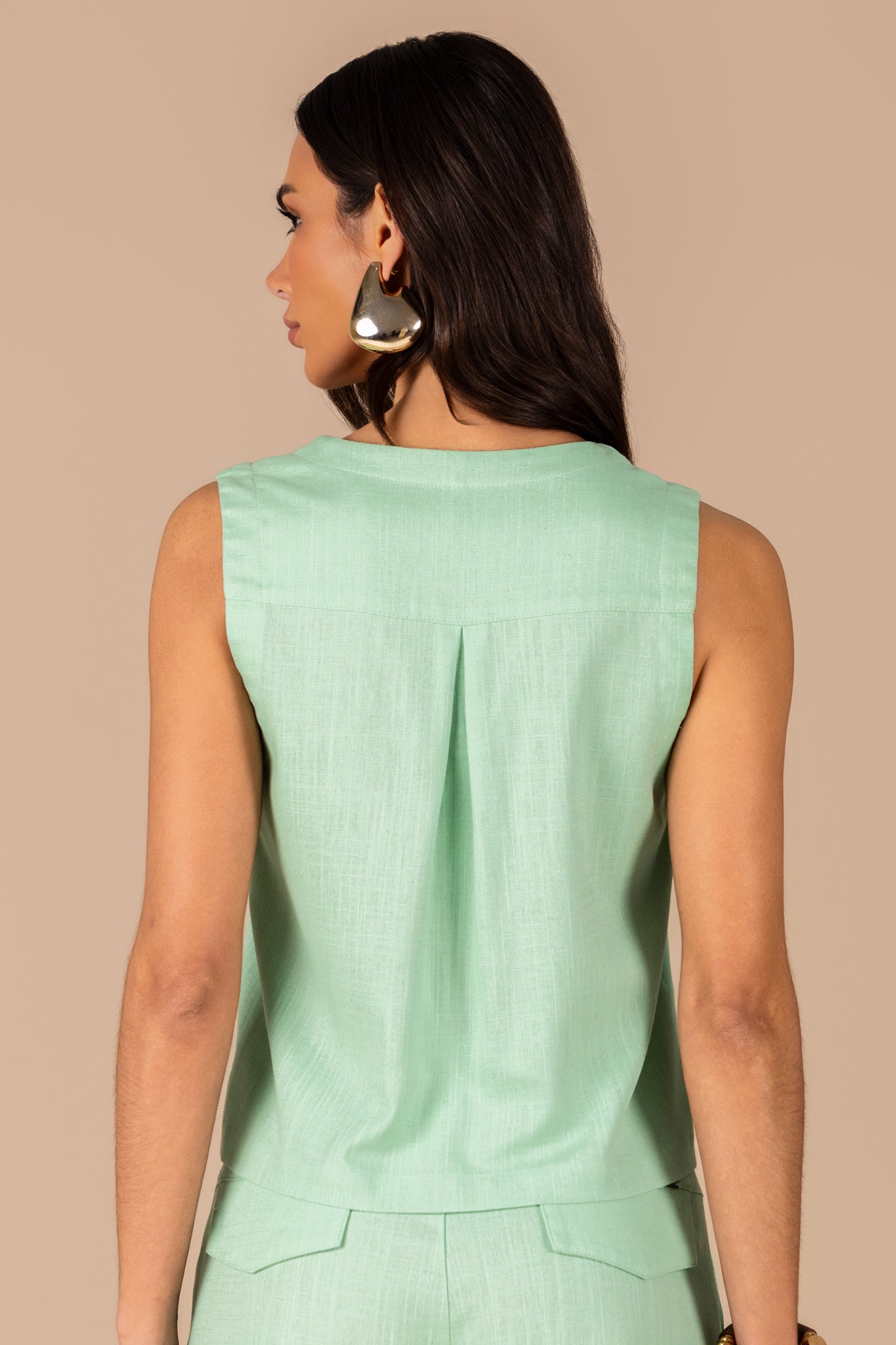 conjunto viscose colete e bermuda midi com lapelas