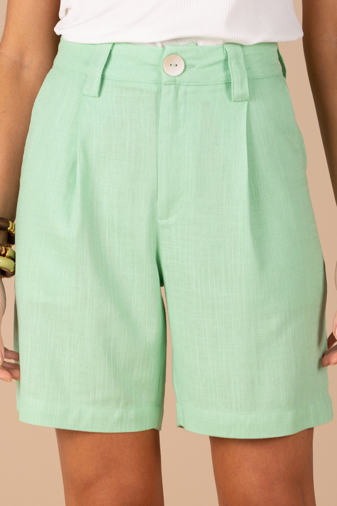 conjunto viscose colete e bermuda midi com lapelas