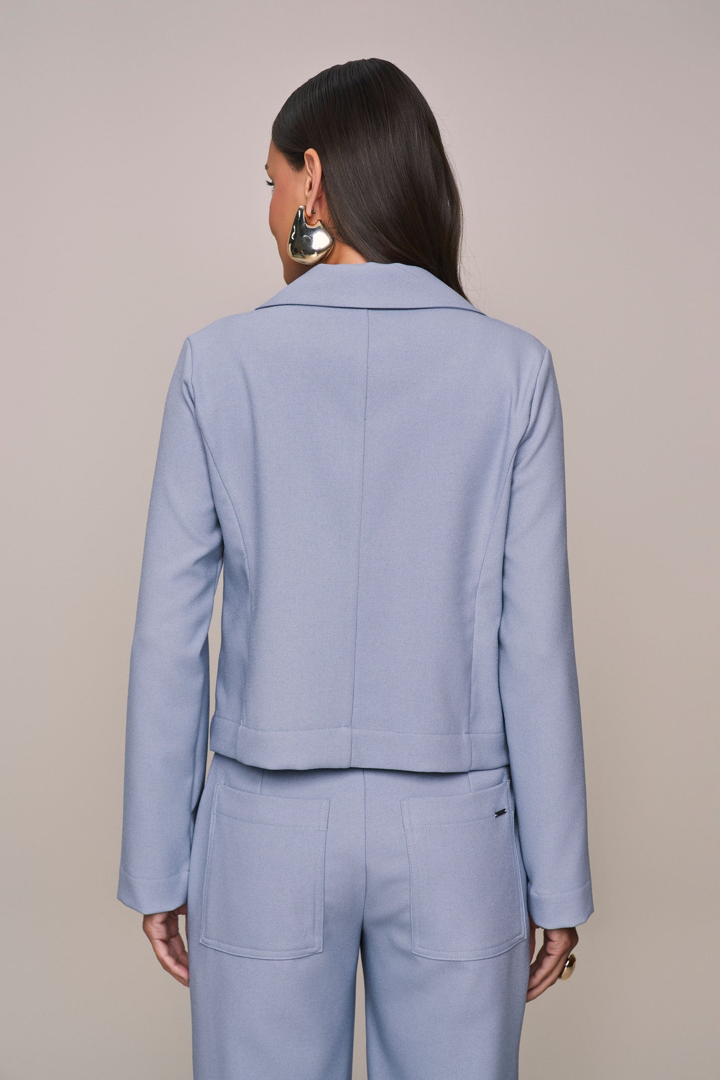 conjunto crepe casaco manga longa e calça reta alfaiataria