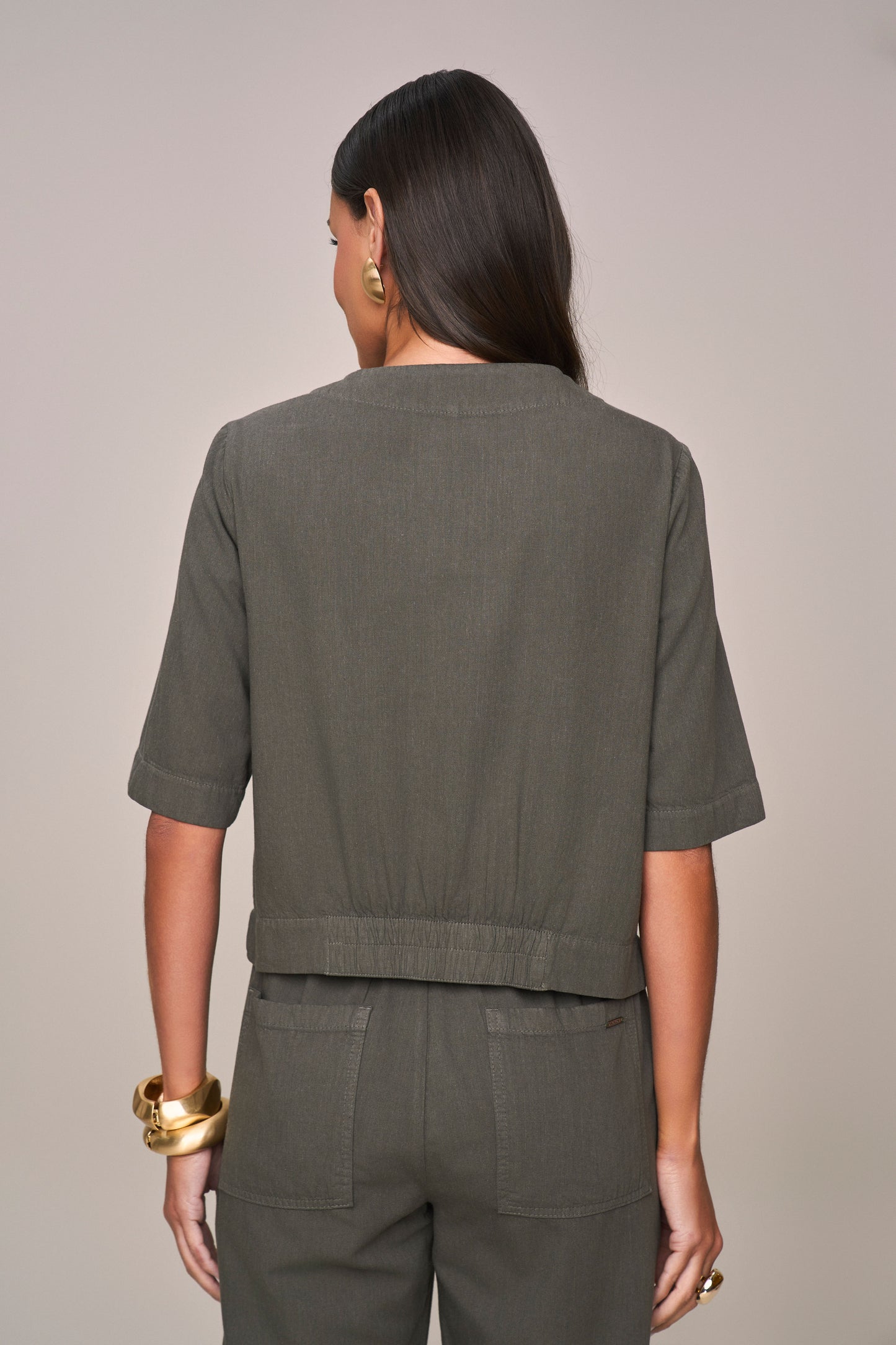 conjunto sarja blusa manga 3/4 e calça mom intermediária