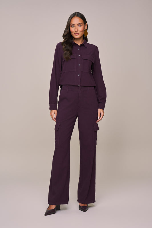 conjunto sarja camisa manga longa e calça wide leg bolsos cargo