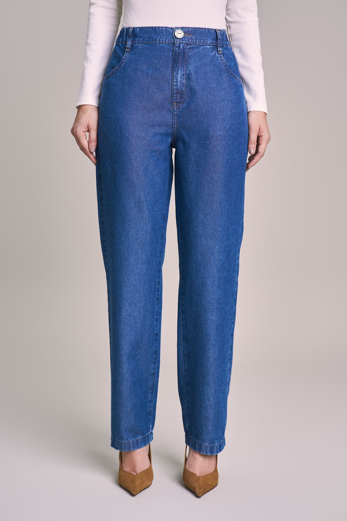 conjunto jeans jaqueta bomber e calça reta intermediária