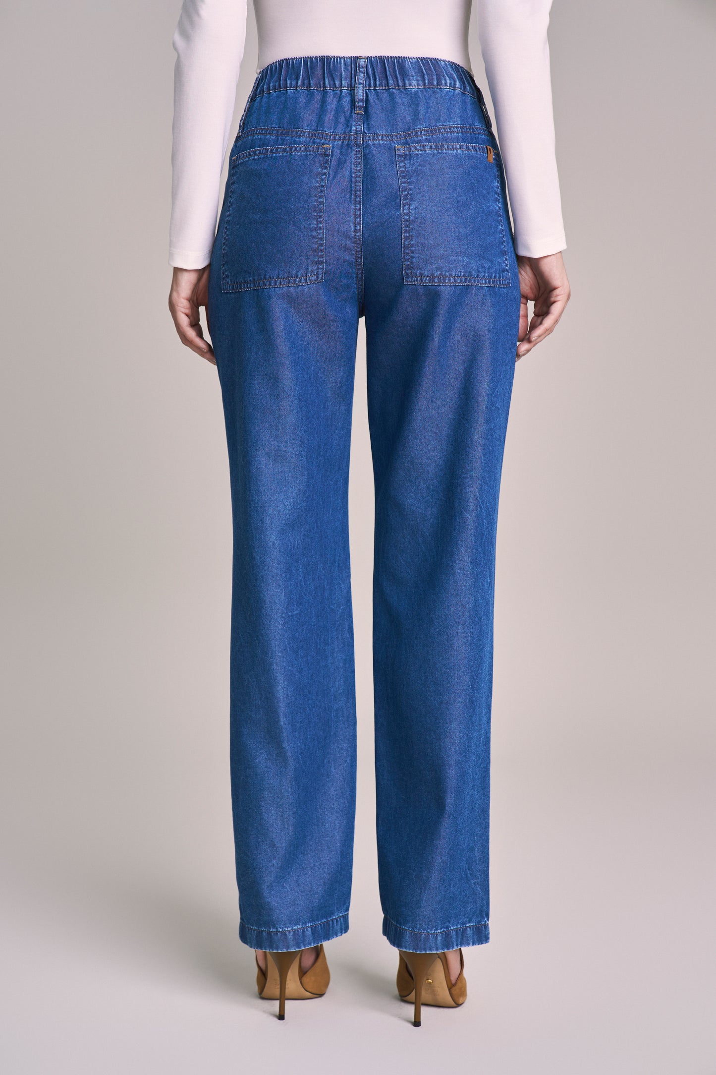 conjunto jeans jaqueta bomber e calça reta intermediária