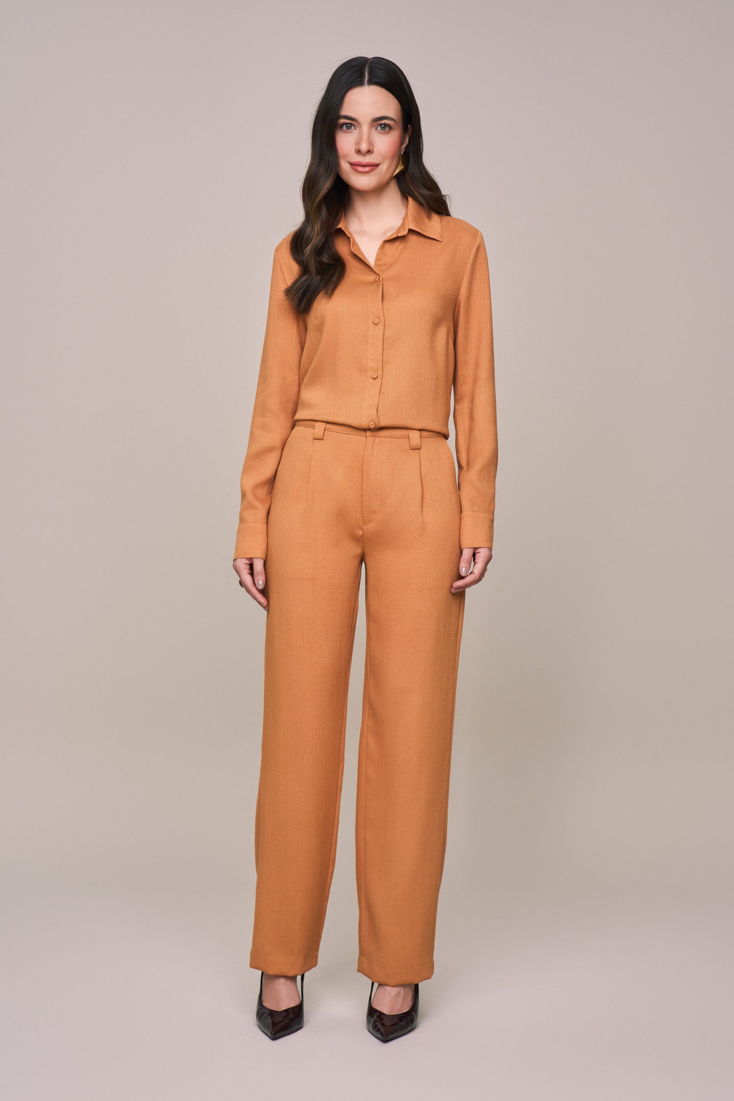 conjunto viscose camisa manga longa e calça reta com lapelas
