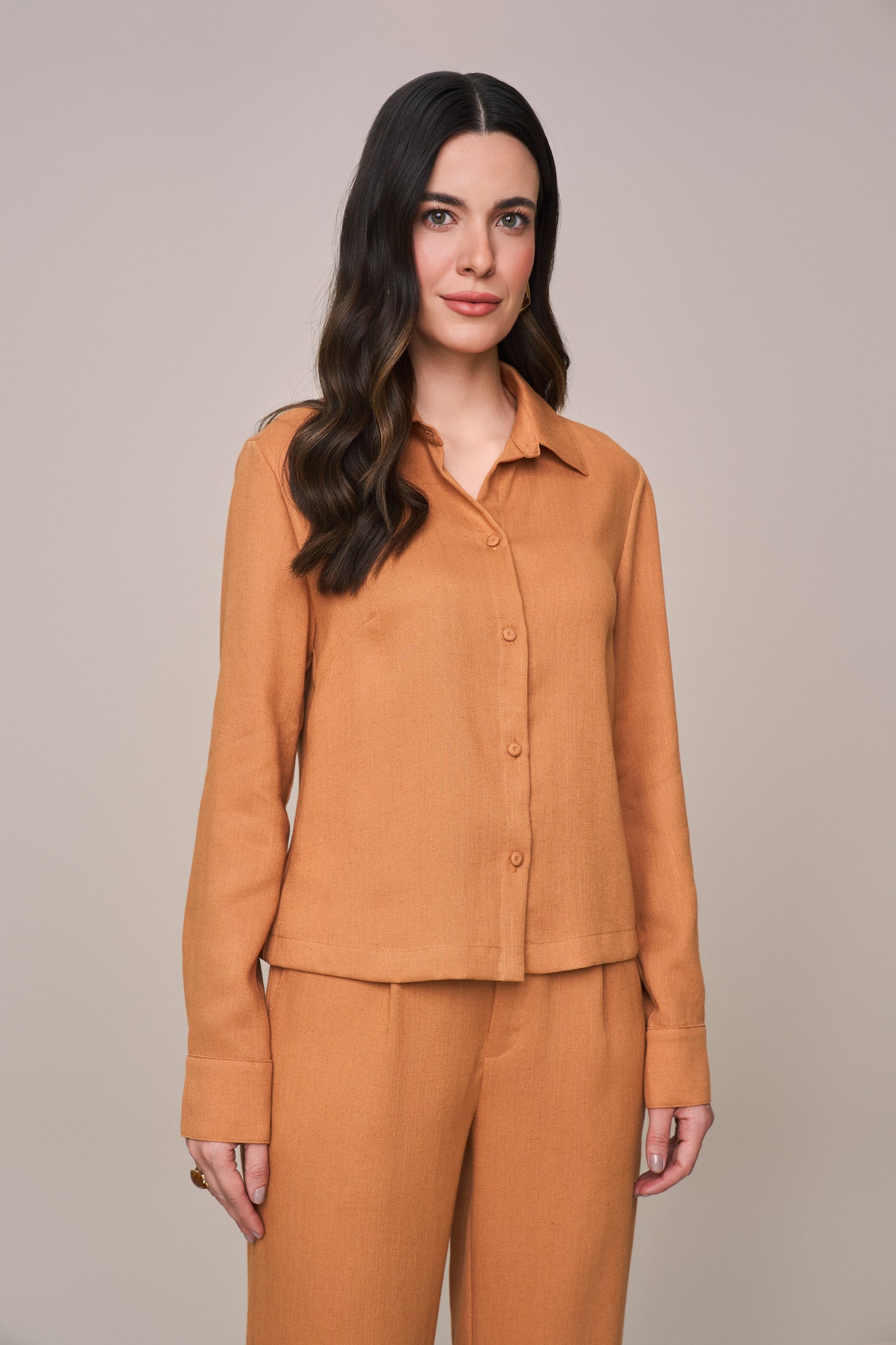 conjunto viscose camisa manga longa e calça reta com lapelas