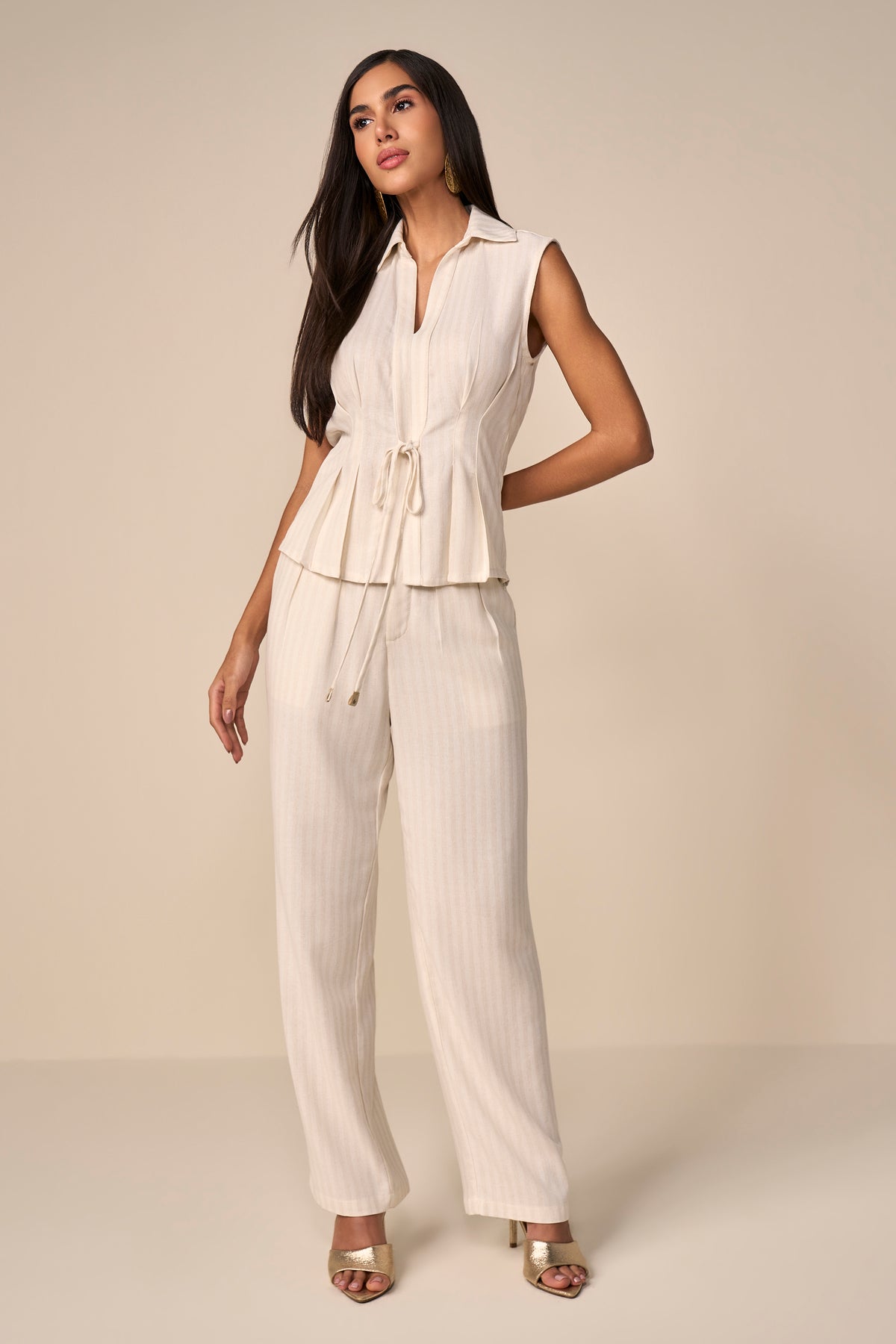 conjunto viscose blusa sem manga e calça reta com pregas