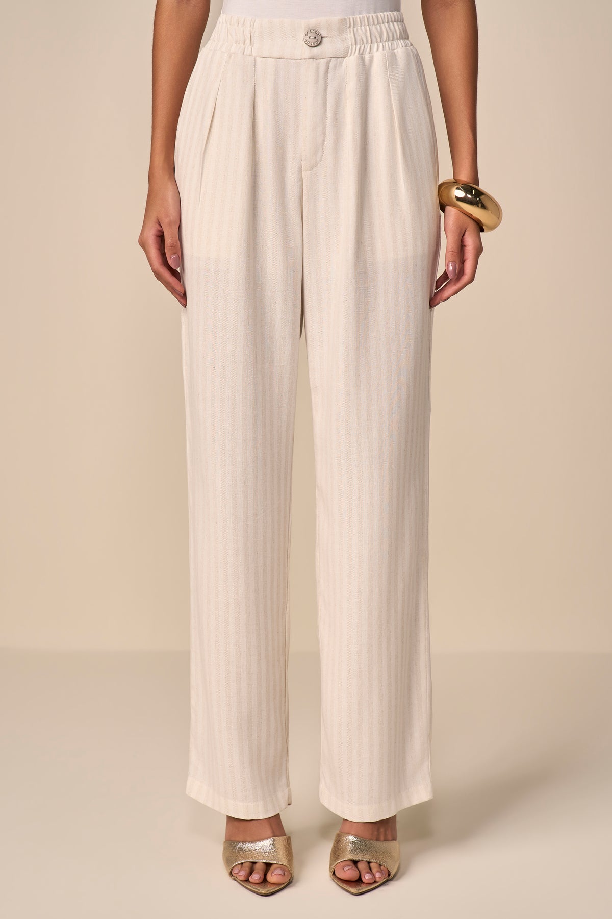 conjunto viscose blusa sem manga e calça reta com pregas