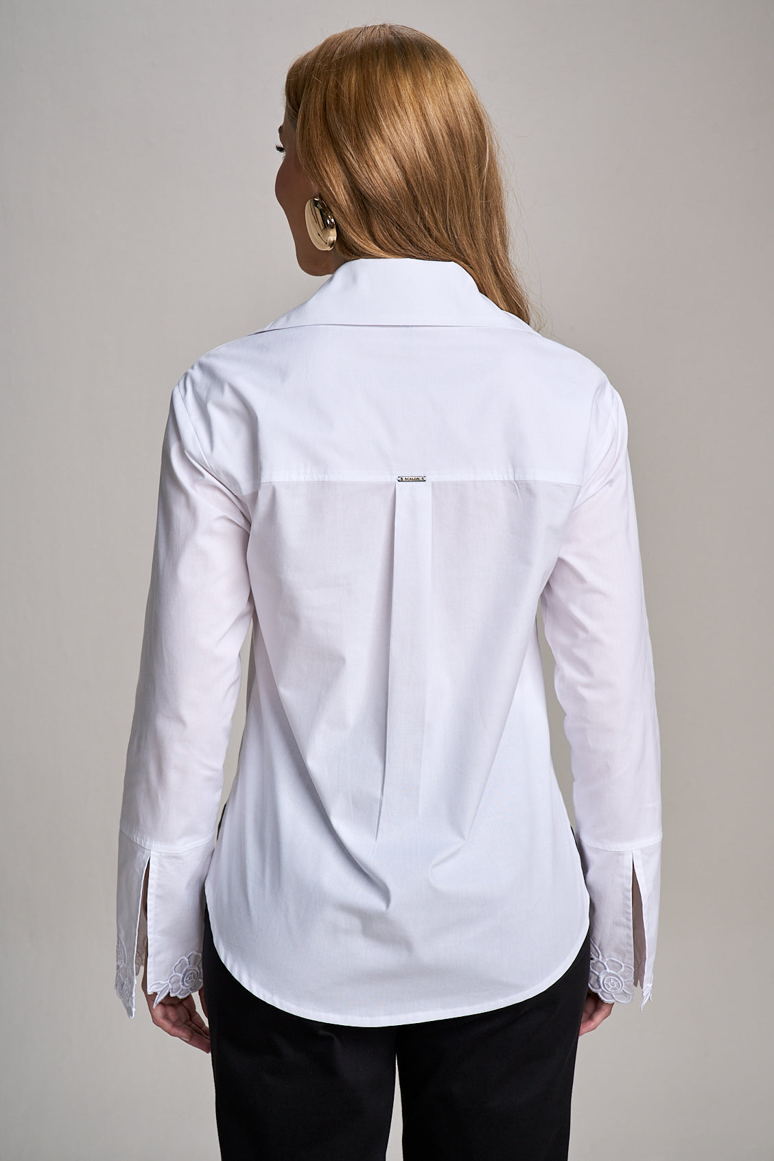 camisa tricoline manga longa com bordado richelieu