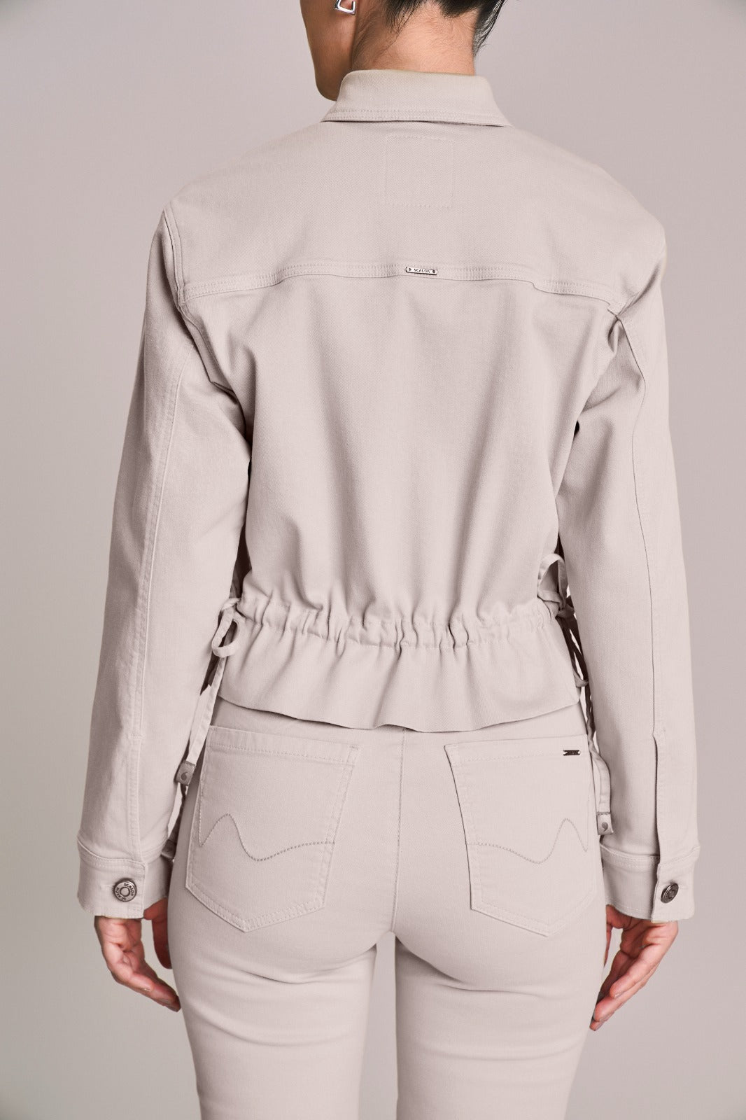 jaqueta sarja manga longa com detalhes amarração