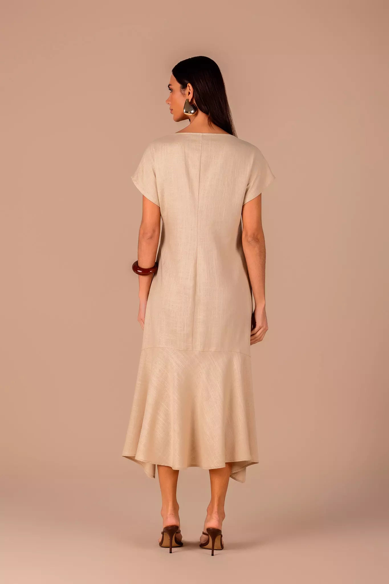 vestido viscose midi com recorte assimétrico