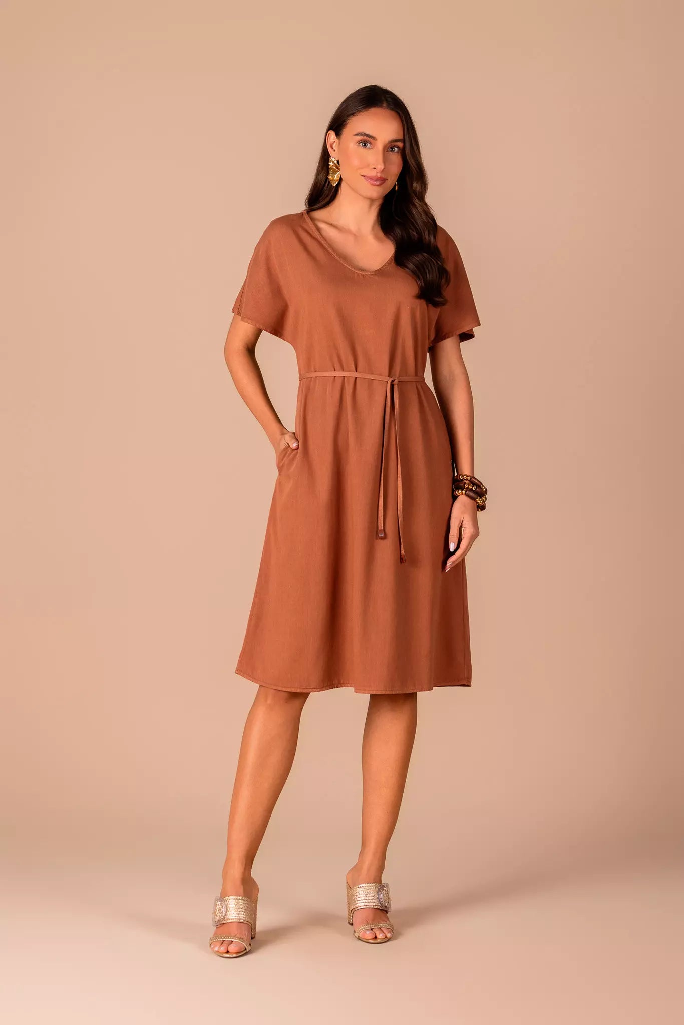 vestido sarja curto com manga ampla e cinto