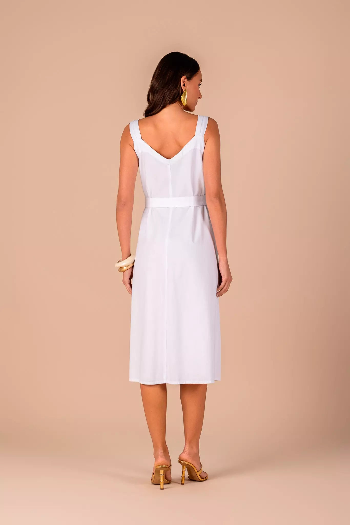 vestido sarja midialça com pregas e faixa